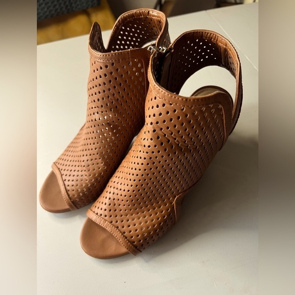 Circus by Sam Edelman Perforated Peep Toe Ankle Booties. Size 9.5 - Picture 1 of 6
